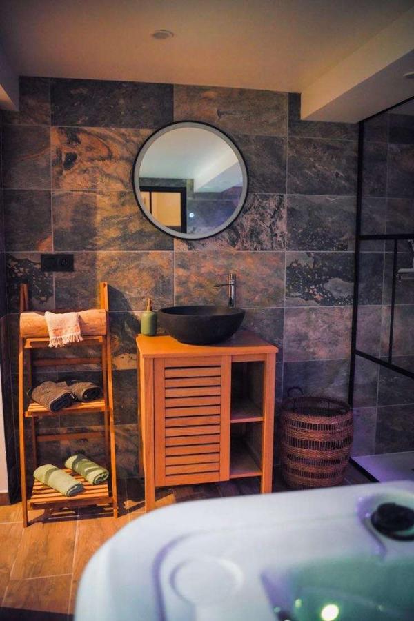 Nuit De La Sagesse "Jacuzzi Terrasse Et Parking Prive" Apartment Rouen Exterior photo
